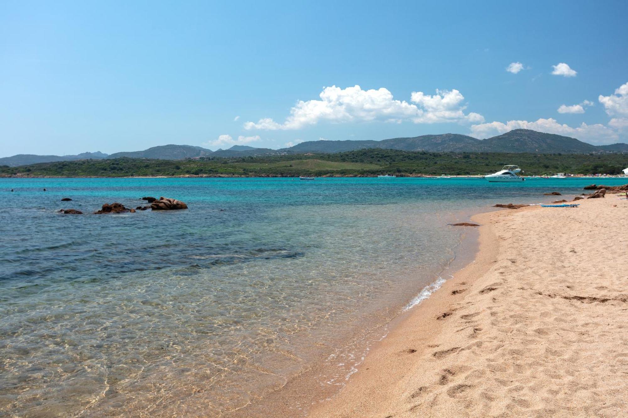 Baia Dorata Beach Apartment Porto Istana Exterior foto