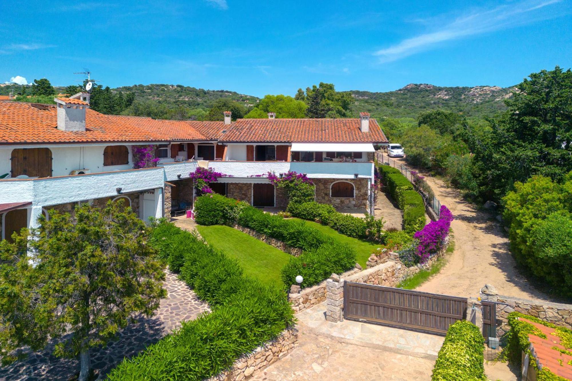 Baia Dorata Beach Apartment Porto Istana Exterior foto