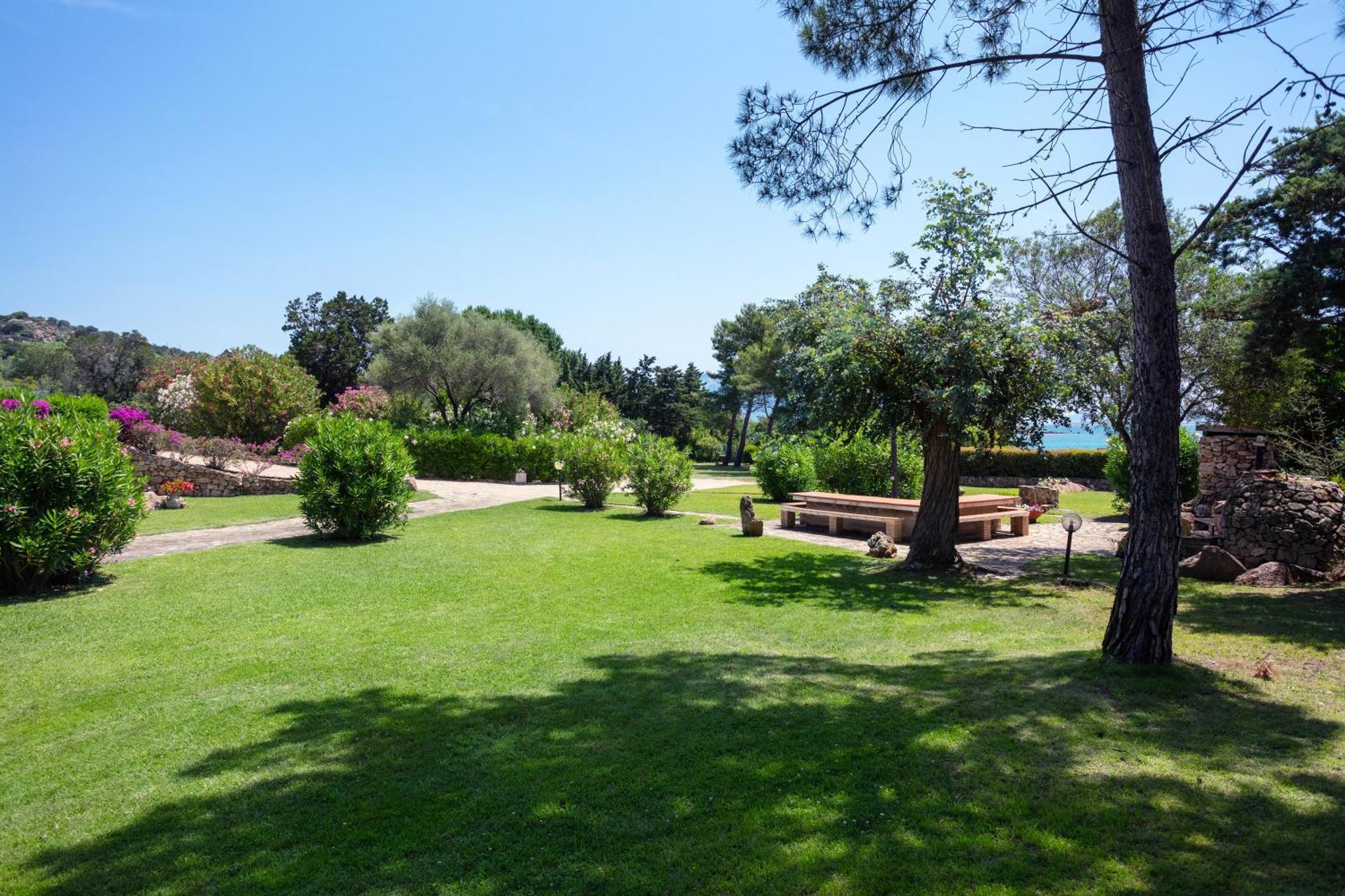 Baia Dorata Beach Apartment Porto Istana Exterior foto